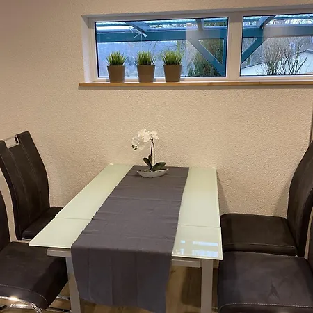 Retreat With Private Garden, Cleaning Included Vakantiehuis