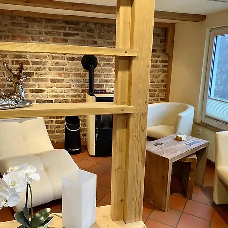 Retreat With Private Garden, Cleaning Included Vakantiehuis